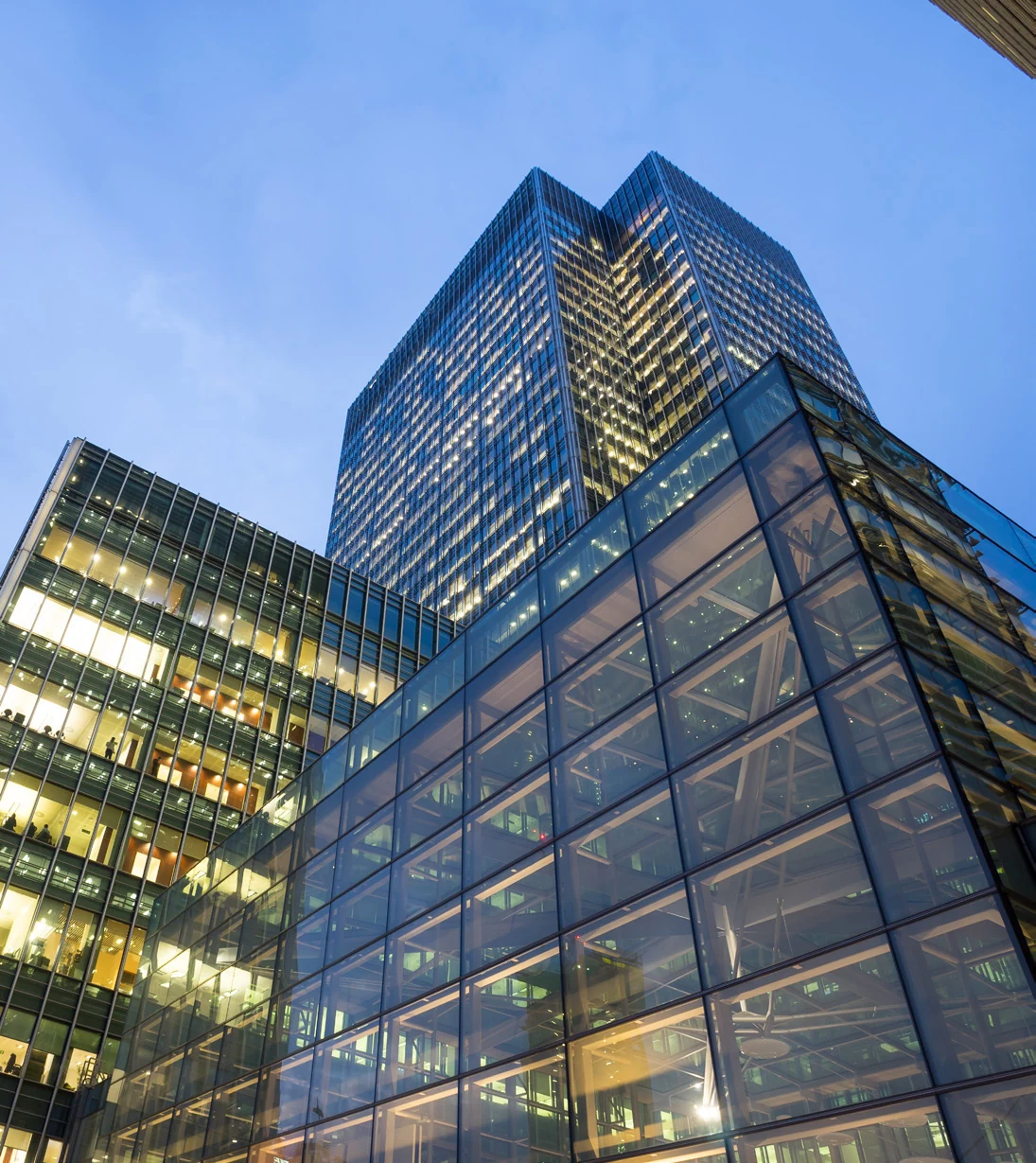 Edificio ilustrativo del folleto Honeywell Forge; no es una referencia de proyecto BBS.